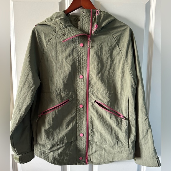 Liv Outdoor Jackets & Blazers - LIV Outdoor Olive Green Hooded Rain Jacket Pink Trim Lightweight XS